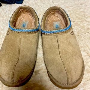 Ugg slippers size 11 woman’s they are pretty wore smoke free home